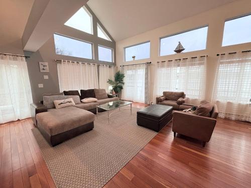 전망, Riverfront Home with a View! in 미스틱 시티 센터