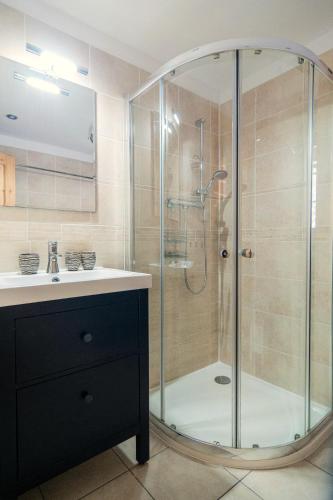 Vannas istaba, Apartmán Na Zlatníku (Apartman Na Zlatniku) in Zlata Olesnice