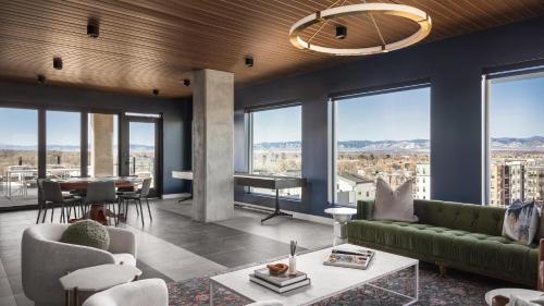 設施, Landing Beautiful Studio Gym Rooftop Lounge in 恩格爾活