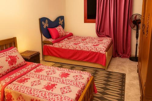 Cozy apartment - 30 meters to the beach – khách sạn tại Al Beitash Gharb
