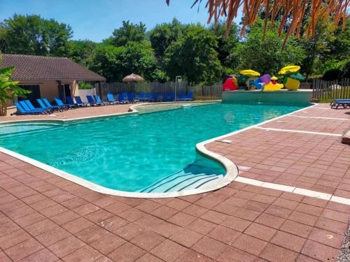 2 bedrooms, 3 beds