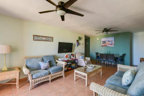 Steps to Community Beach Loíza Resort Condo (Steps to Community Beach Loiza Resort Condo) in 洛伊薩