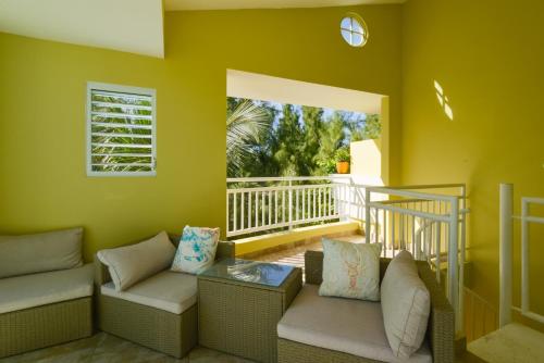 Steps to Community Beach Loíza Resort Condo (Steps to Community Beach Loiza Resort Condo) in 洛伊薩