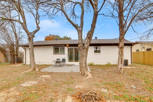 4 Mi to Joe Pool Lake! Cedar Hill Family Haven in Cedar Hill