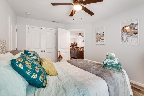 4 Mi to Joe Pool Lake! Cedar Hill Family Haven in Cedar Hill