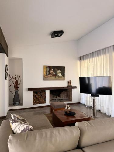 Casa de diseño en club privado La Tuquita