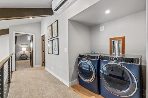 Bear Claw 402 - Premier Ski-in Ski-out & Winter Shuttle! Renovated 2025! - image 2