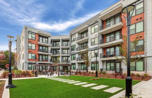 Facilities, Landing Modern Studio Clubhouse Pool in Kirkwood