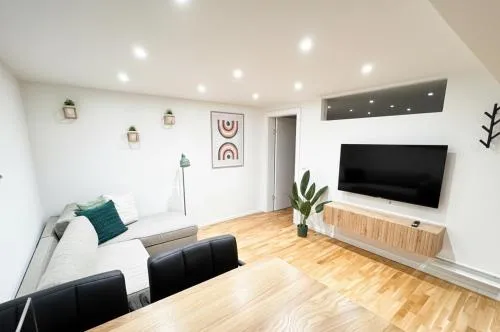 1,5-Zimmer, Top ausgestattet, 4 Pers, Souterrain, Self Check-in, Parkplatz, Netflix & Amazon Prime in Flintsbach, Deutschland