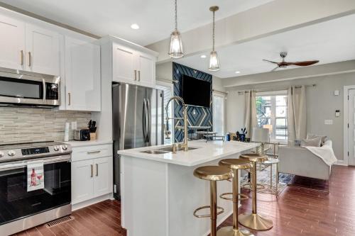 Kitchen, Elegant 4 bedroom with Private Backyard Downtown ATL in Vine City
