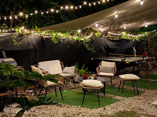 RV in the Little Jungle by Legnalife in 霍姆斯特德