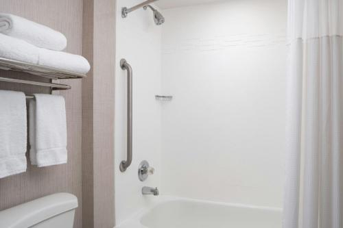 Residence Inn by Marriott Fort Collins - image 9