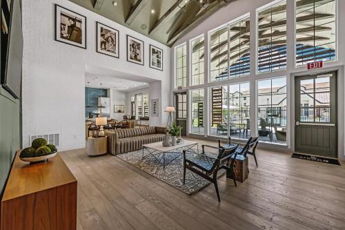 Létesítmények, Landing Apartments - Atlas Bluewood in Celina (TX)