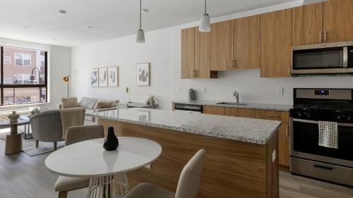 บริการและสิ่งอำนวยความสะดวก, Landing Incredible 2BD Rooftop Lounge in การ์เตอเรต (NJ)
