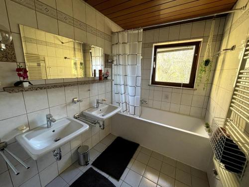 Stylish 4-5 room Flat above Esslingen Old Town in 埃斯林根市中心