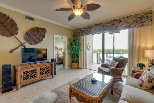 River Strand Country Club Condo with Pool Access! in Bradenton, USA