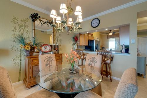 River Strand Country Club Condo with Pool Access! in Bradenton, USA