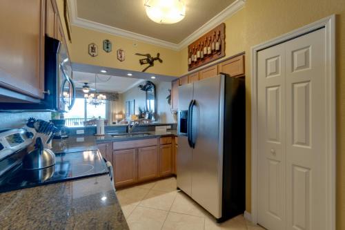 River Strand Country Club Condo with Pool Access! in Bradenton, USA