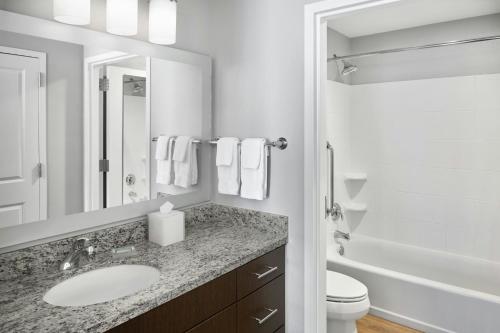TownePlace Suites by Marriott Lawrence Downtown - image 7