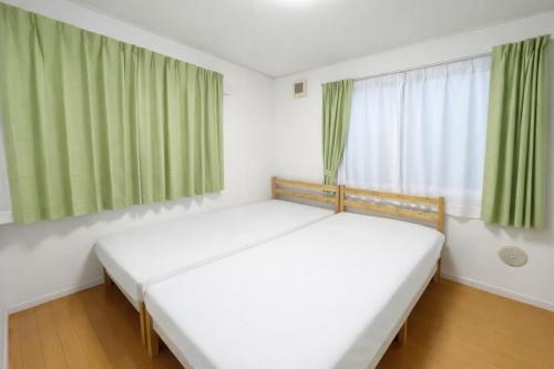 Prime Shinjuku - 12min to Kabukicho - Quiet Park Area - Entire House - 3BD 6Beds - 70 sqm 750 sqft