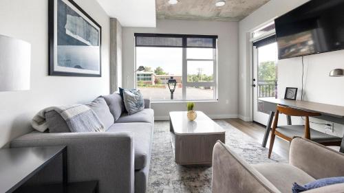 設施, Landing Beautiful Studio Gym Rooftop Lounge in 恩格爾活