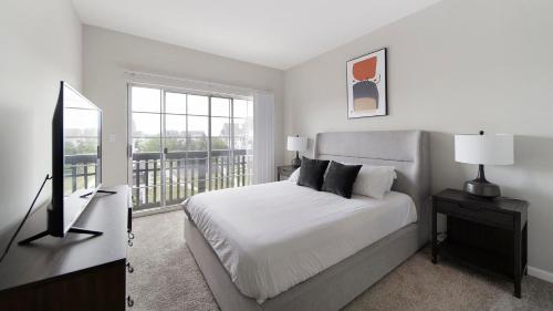 Iekārtas, Landing Incredible 1BD Pool Tennis Court in West Dundee (IL)