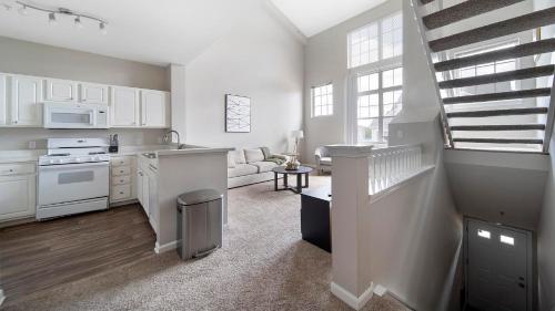 Iekārtas, Landing Incredible 1BD Pool Tennis Court in West Dundee (IL)