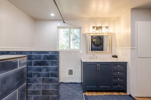 Bathroom, Secluded Lake Cottage with Hot Tub in Watsonville (CA)