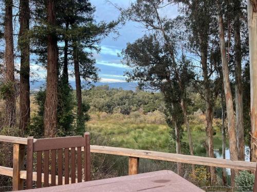 Balcony/terrace, Secluded Lake Cottage with Hot Tub in Watsonville (CA)