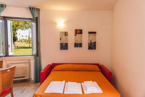 2 bedrooms, 3 beds