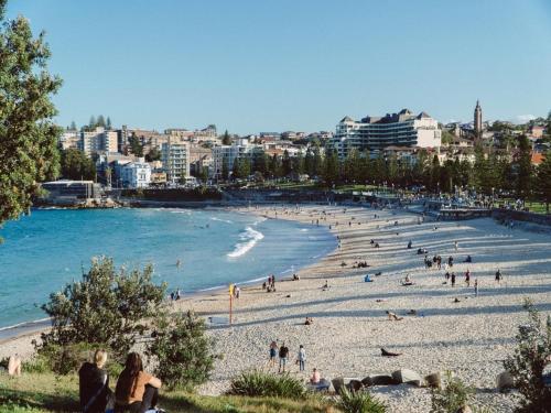 Surfie Pad 10 min walk to Beach and Dining Sydney 