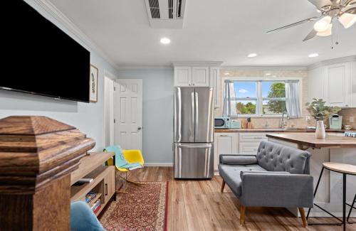 Tiny House Retreat Hot Tub Cozy – khách sạn tại Bellview