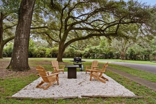 Cozy Hideaway fire pit bbq kid & dog friendly in Myrtle Grove