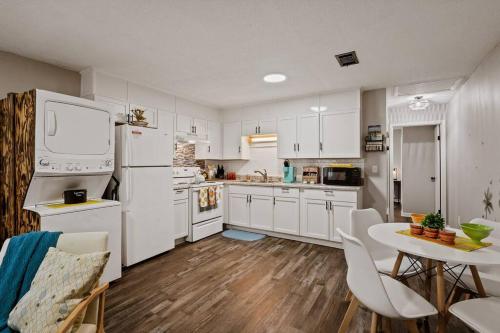 Cozy Hideaway fire pit bbq kid & dog friendly in Myrtle Grove