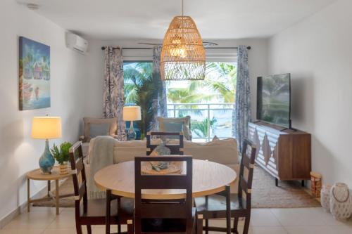 Maho Beach 1BR Haven, Ocean Vista in Simpson Bay