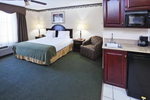 Holiday Inn Express Hotel & Suites Gainesville, an IHG Hotel