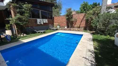 Casa con Pileta y Departamento independiente para 12 a 14 Personas