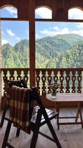 Skats, Cliff House Kala, Svaneti in Ushguli