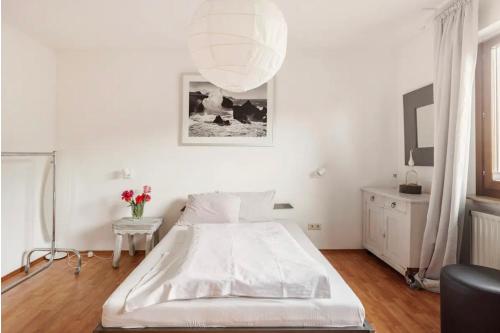 Helle Wohnung - Top angebunden - Düsseldorf (Helle Wohnung - Top angebunden - Dusseldorf) in Kaarst