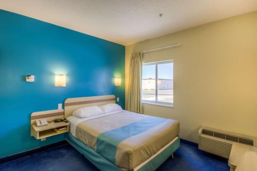 Motel 6-Estevan, SK