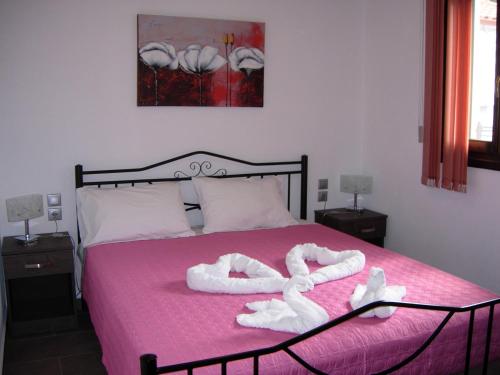 2 bedrooms, 4 beds