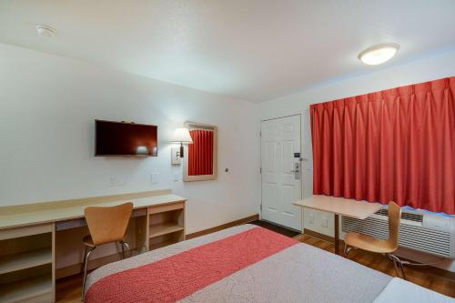 Motel 6-Bellingham, WA Ideally located in the prime touristic area of Bellingham, Motel 6 Bellingham promises a relaxing and wonderful visit. The property features a wide range of facilities to make your stay a pleasant exp