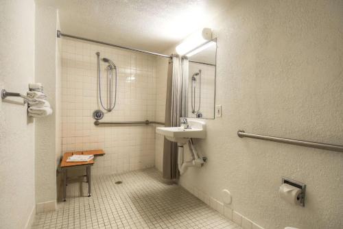Motel 6 San Ysidro, CA - San Diego - Border Room Type - Double Room - Disability Access