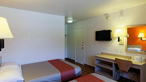 Motel 6-Chico, CA Ideally located in the prime touristic area of Chico, Motel 6 Chico promises a relaxing and wonderful visit. Both business travelers and tourists can enjoy the hotels facilities and services. Take ad