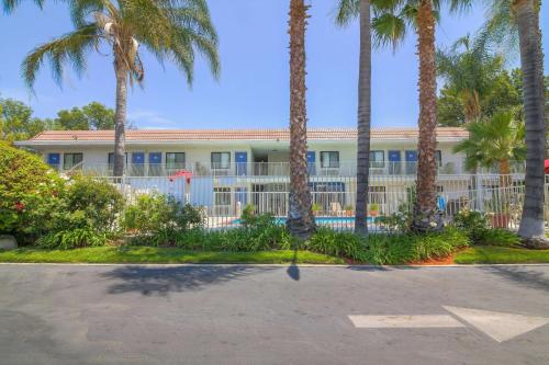 Exterior view, Motel 6 Simi Valley, CA in Simi Valley (CA)