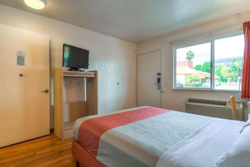 Motel 6-Westminster, CA - South - Long Beach Area