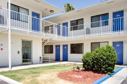 Motel 6-Bakersfield, CA - South