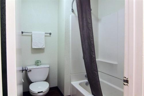 Motel 6-Bismarck ND - image 7