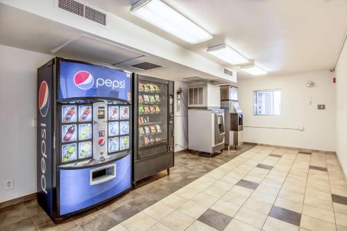 Motel 6-Tracy CA - image 12