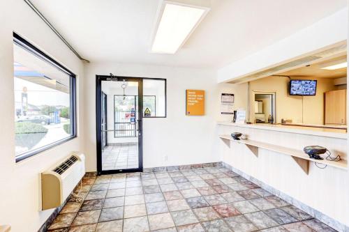 ล็อบบี้, Motel 6 Jonesboro, AR in โจเนสโบโร (AR)